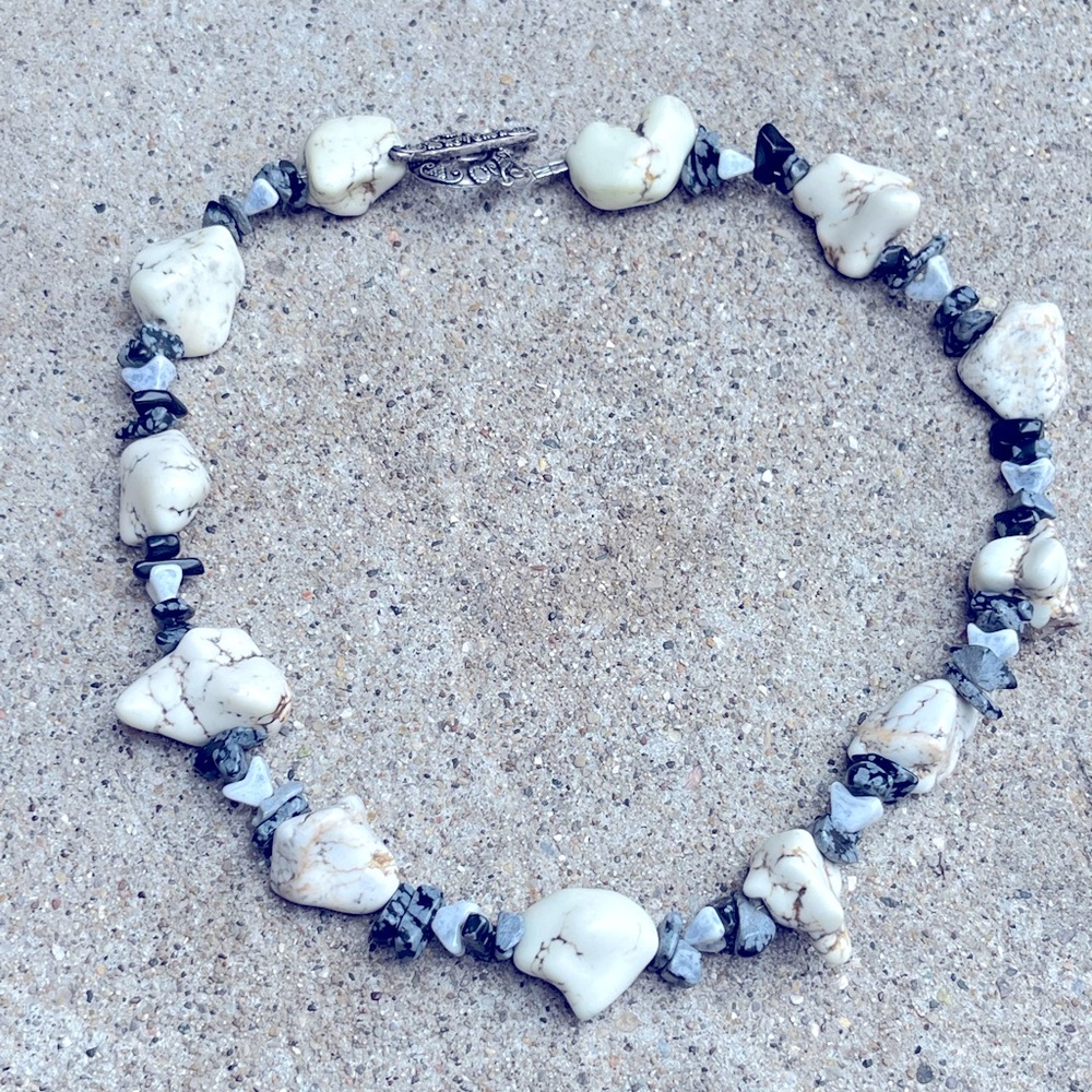 Vintage Howlite and Jasper beaded necklace‎